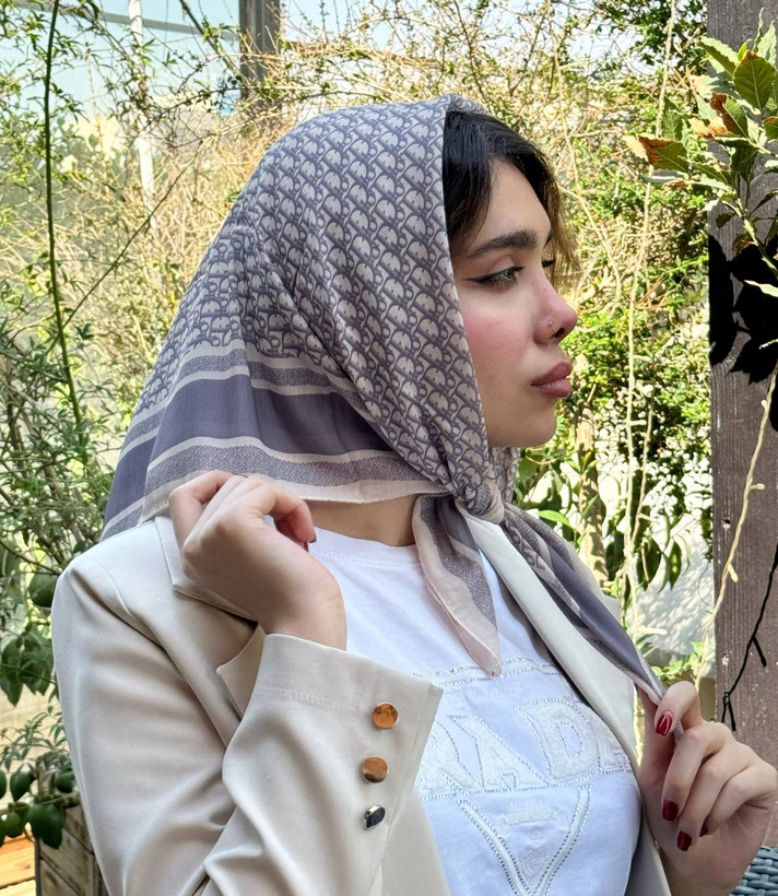 خاکستری